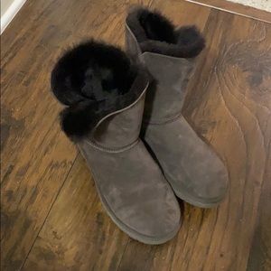UGG mini Bailey button II